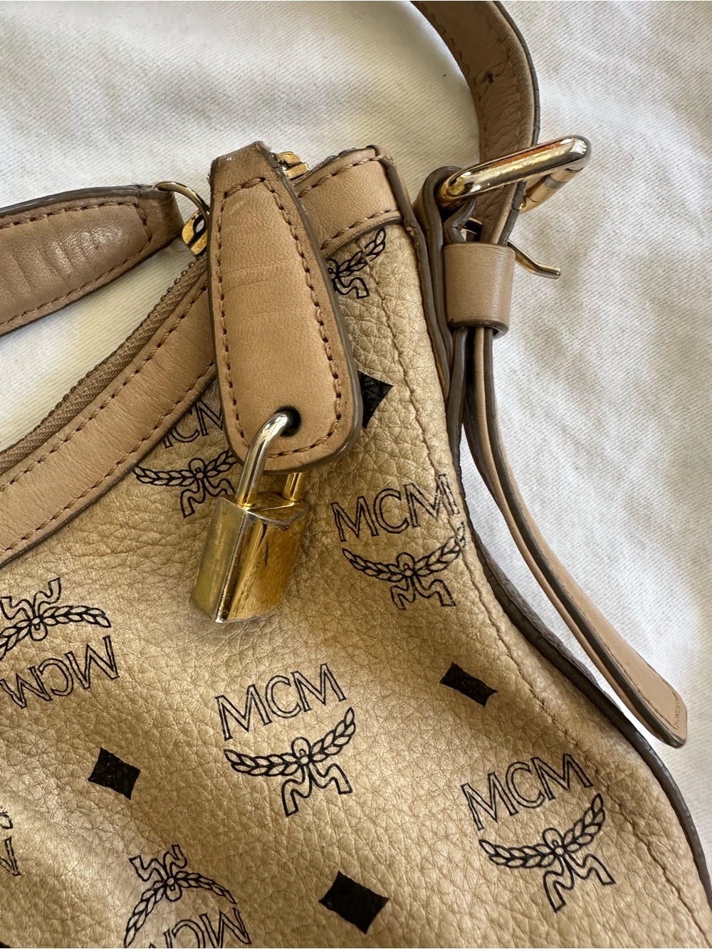 MCM Visetos Signature Beige HOBO Bag - Picture 4 of 15